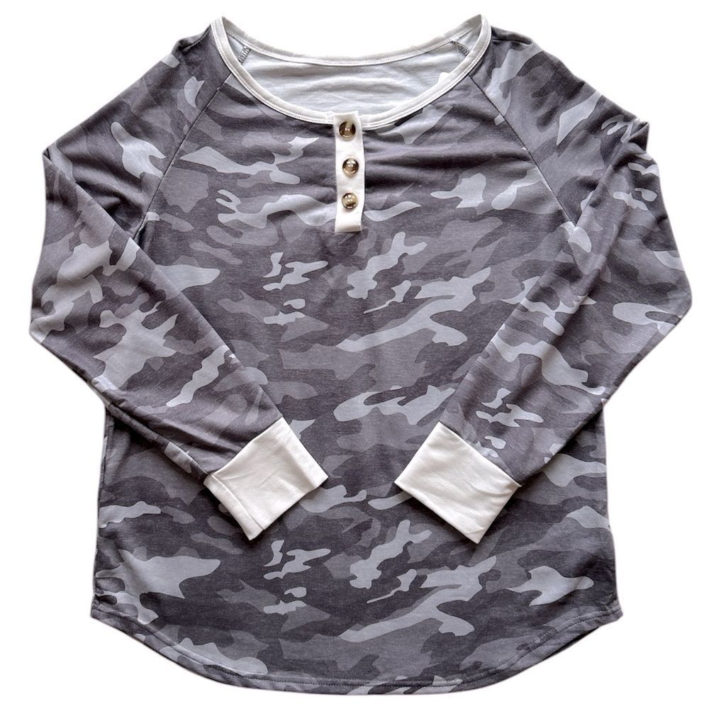 Pretty Garden Soft Camo Long Sleeved T-Shirt Size Medium NWT - Picture 1 of 4